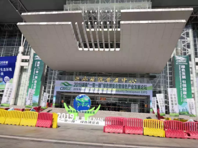 寰宇股份攜智能家具、進(jìn)口PET裝飾板產(chǎn)品亮相“一帶一路”綠色博覽會(huì)暨綠色產(chǎn)業(yè)發(fā)展論壇