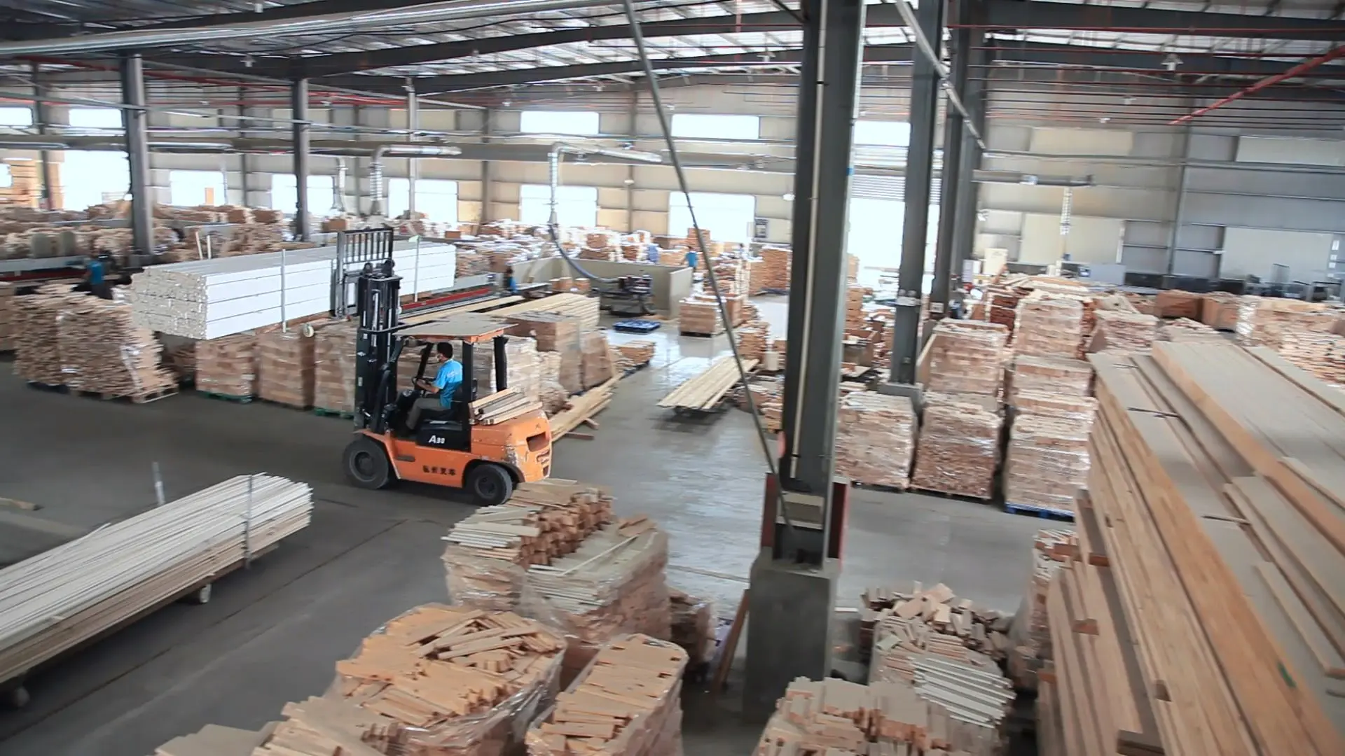 疫情好轉(zhuǎn)，經(jīng)濟復(fù)蘇，木材加工廠產(chǎn)銷變好！